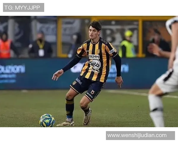 足球明星在进球后选择低调不庆祝引发球迷热议与思考 足球明星在进球后选择低调不庆祝引发球迷热议与思考